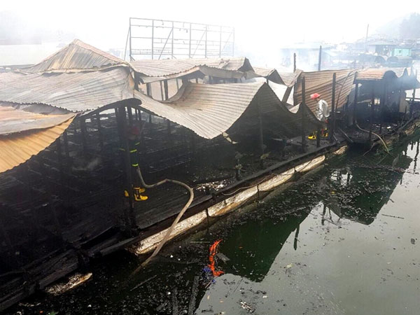 Quảng Ninh: Sắp tết, thắp hương thiêu rụi nhà bè trên vịnh Bái Tử Long