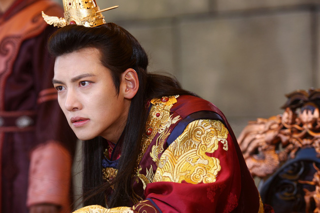 Bạn trai quốc dân Ji Chang Wook: Sở hữu bộ sưu tập người yêu tin đồn toàn đại mỹ nhân nhưng vẫn một mình lẻ bóng