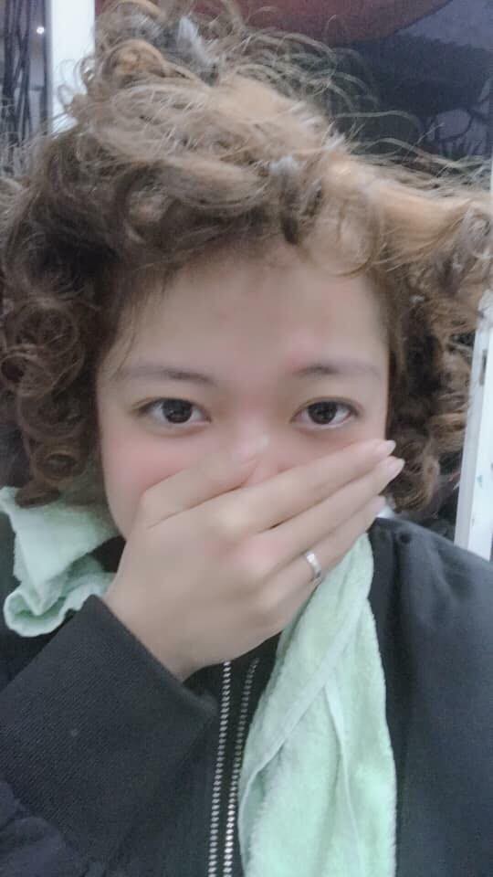 Tin tưởng thợ làm tóc, các chàng trai cô gái có ngay quả đầu không thể ấn tượng hơn để đón Tết