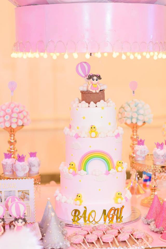 Lê Hà tổ chức lễ thôi nôi ngập tràn sắc hồng cho con gái Khả Di sau 1 năm giấu kín