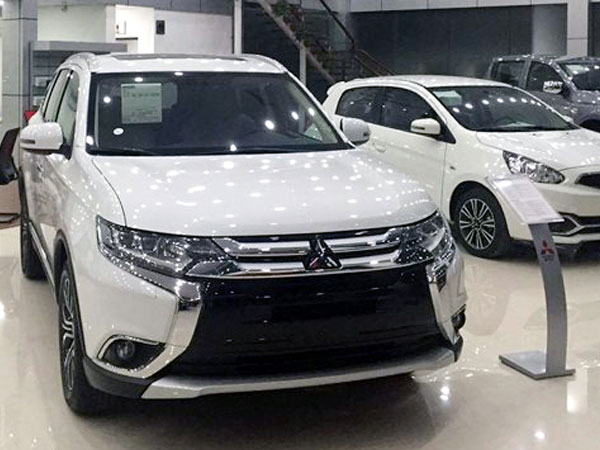 Nóng ruột ô tô Tết: Giao thừa đau lòng, mất đứt trăm triệu