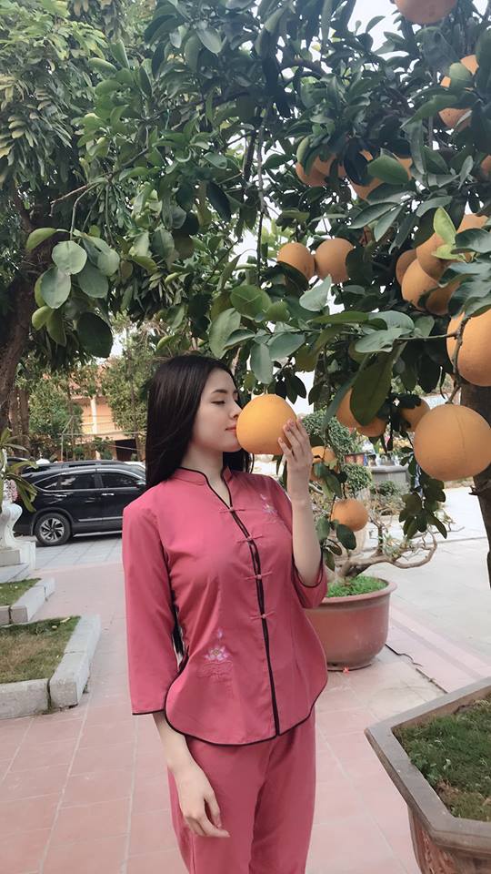 Cầu an nơi cửa phật vào ngày ông Công ông Táo, Thư Dung bị nói đi chùa cầu cho có khách