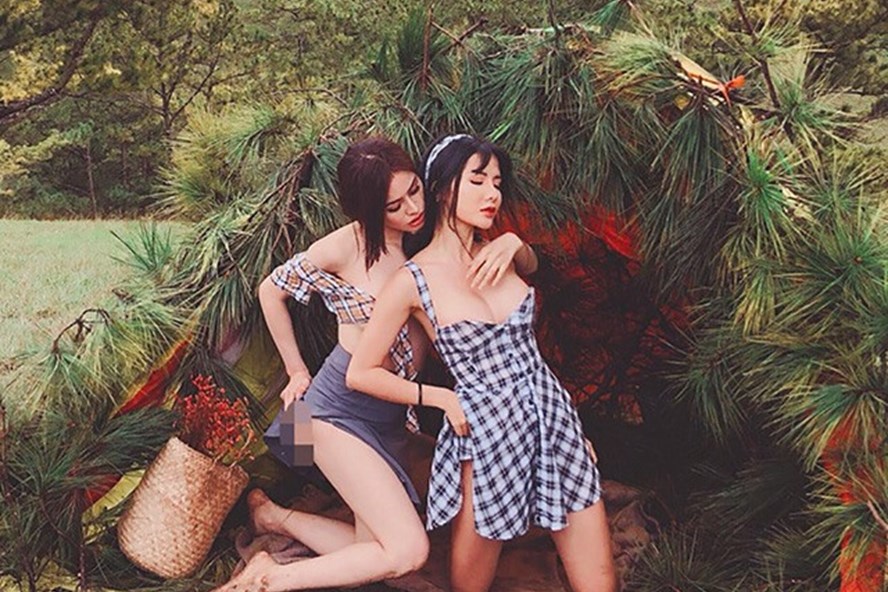 Cầu an nơi cửa phật vào ngày ông Công ông Táo, Thư Dung bị nói đi chùa cầu cho có khách