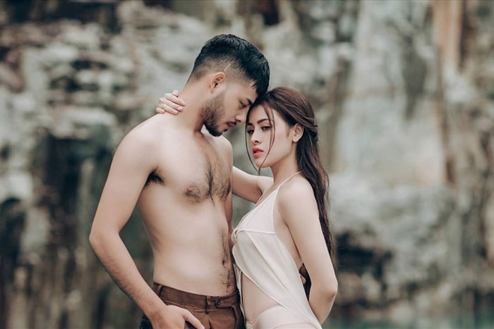 Cầu an nơi cửa phật vào ngày ông Công ông Táo, Thư Dung bị nói đi chùa cầu cho có khách