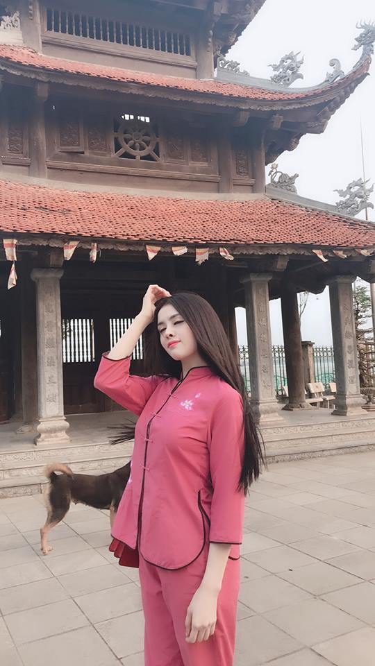 Cầu an nơi cửa phật vào ngày ông Công ông Táo, Thư Dung bị nói đi chùa cầu cho có khách