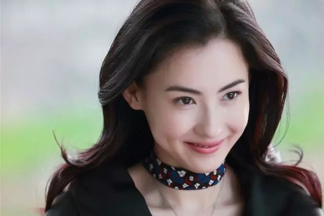 Trương Bá Chi tức giận vì giấy khai sinh của cậu con trai thứ ba bị lộ