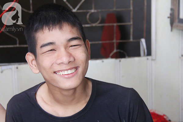 Chồng tai biến nằm một chỗ để lại vợ cùng 2 đứa con trai tâm thần, Tết đến mà nhà không còn gạo nấu cơm