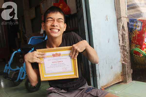 Chồng tai biến nằm một chỗ để lại vợ cùng 2 đứa con trai tâm thần, Tết đến mà nhà không còn gạo nấu cơm