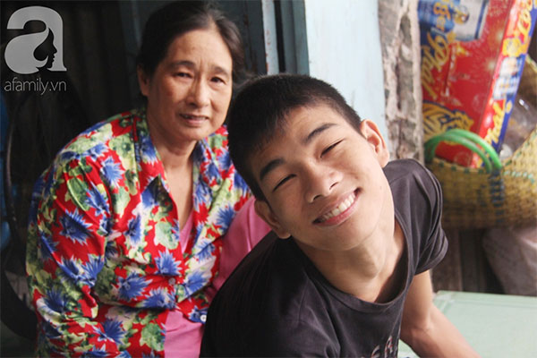 Chồng tai biến nằm một chỗ để lại vợ cùng 2 đứa con trai tâm thần, Tết đến mà nhà không còn gạo nấu cơm