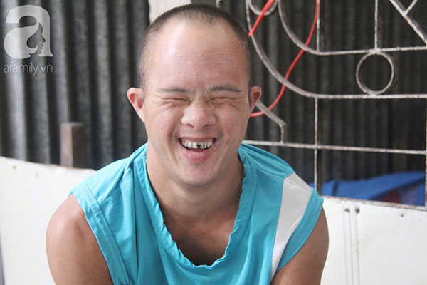 Chồng tai biến nằm một chỗ để lại vợ cùng 2 đứa con trai tâm thần, Tết đến mà nhà không còn gạo nấu cơm