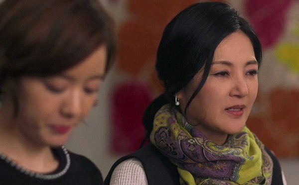 Nhà chị chồng tới ăn ở dầm dề bắt em dâu phục vụ, mẹ chồng bênh chằm chặp, nàng dâu liền nghĩ ra kế này