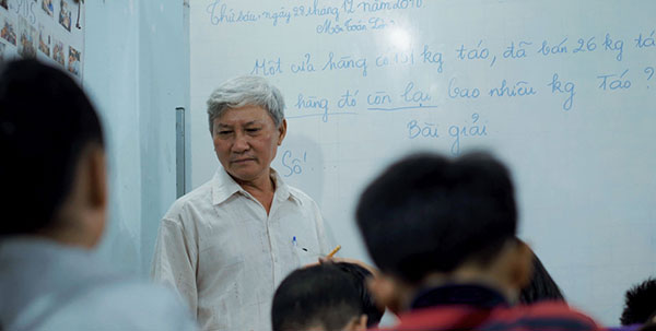 ‘Ông tiên’ bán đất mở lớp học 0 đồng cho 100 trẻ em nghèo giữa Sài Gòn