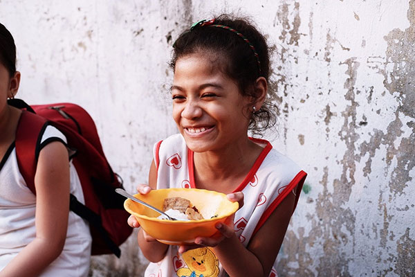 ‘Ông tiên’ bán đất mở lớp học 0 đồng cho 100 trẻ em nghèo giữa Sài Gòn