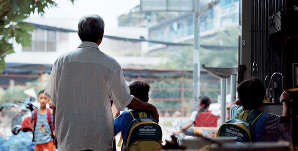 ‘Ông tiên’ bán đất mở lớp học 0 đồng cho 100 trẻ em nghèo giữa Sài Gòn