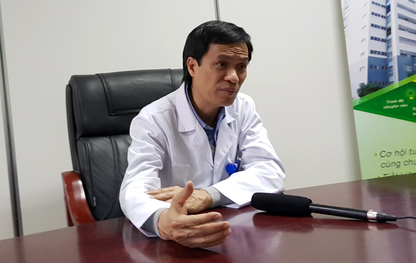 Doanh nhân Hà Nội vừa phẫu thuật u não vừa hát quốc ca trên bàn mổ