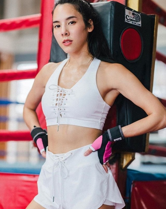 Thân hình quyến rũ mê hoặc của nữ giảng viên đẹp nhất xứ chùa Vàng