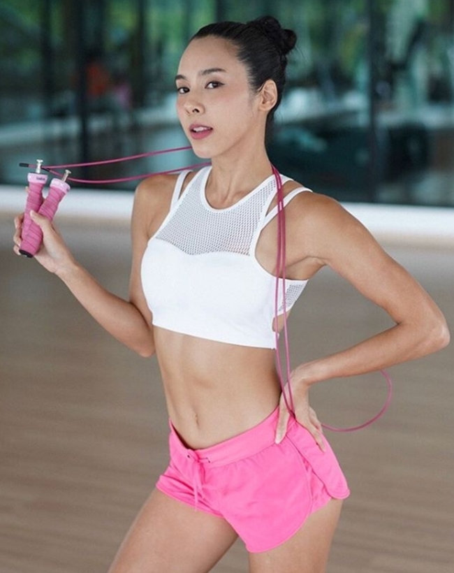 Thân hình quyến rũ mê hoặc của nữ giảng viên đẹp nhất xứ chùa Vàng