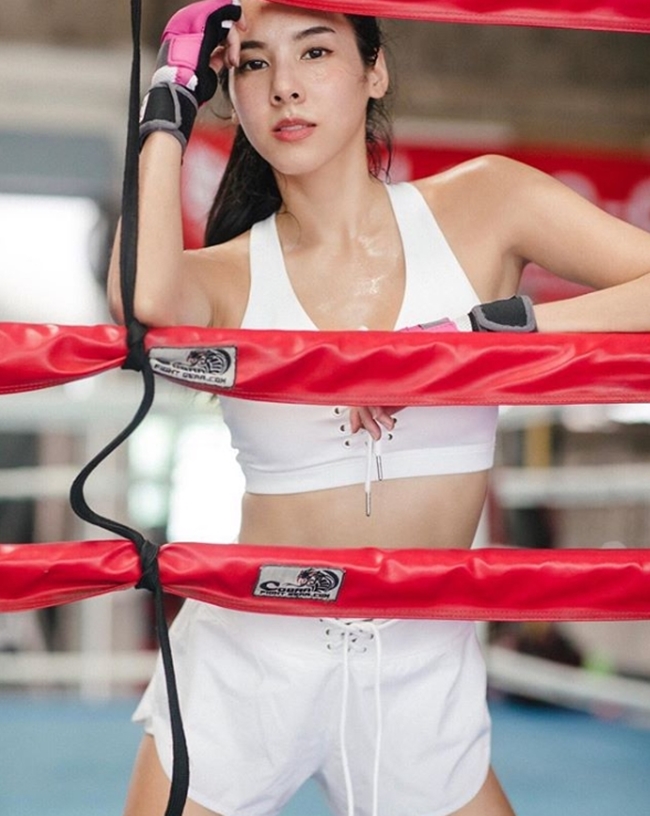 Thân hình quyến rũ mê hoặc của nữ giảng viên đẹp nhất xứ chùa Vàng