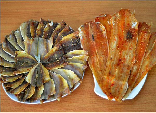 Thực phẩm bị mốc, gọt phần mốc bỏ đi còn ăn được không: 3 loại sau đây bắt buộc phải vứt