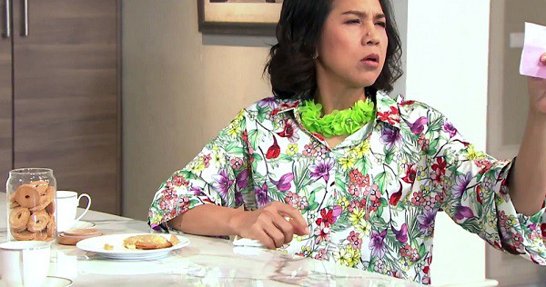 Mẹ chồng yêu sách quà Tết, con dâu nói 1 câu khiến bà tức tối đập tan cả điện thoại