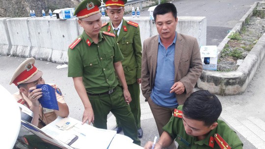 Bị phát hiện dương tính với ma túy, tài xế xe khách nói que thử hư