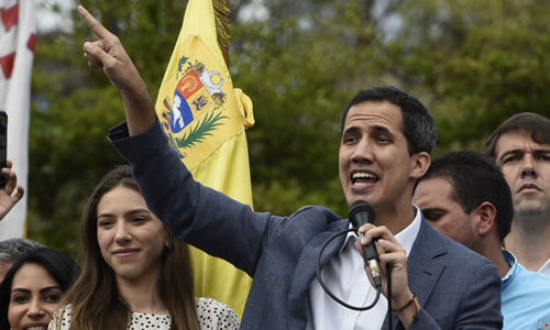 Tổng thống lâm thời Venezuela bị cấm rời nước, đóng băng tài sản