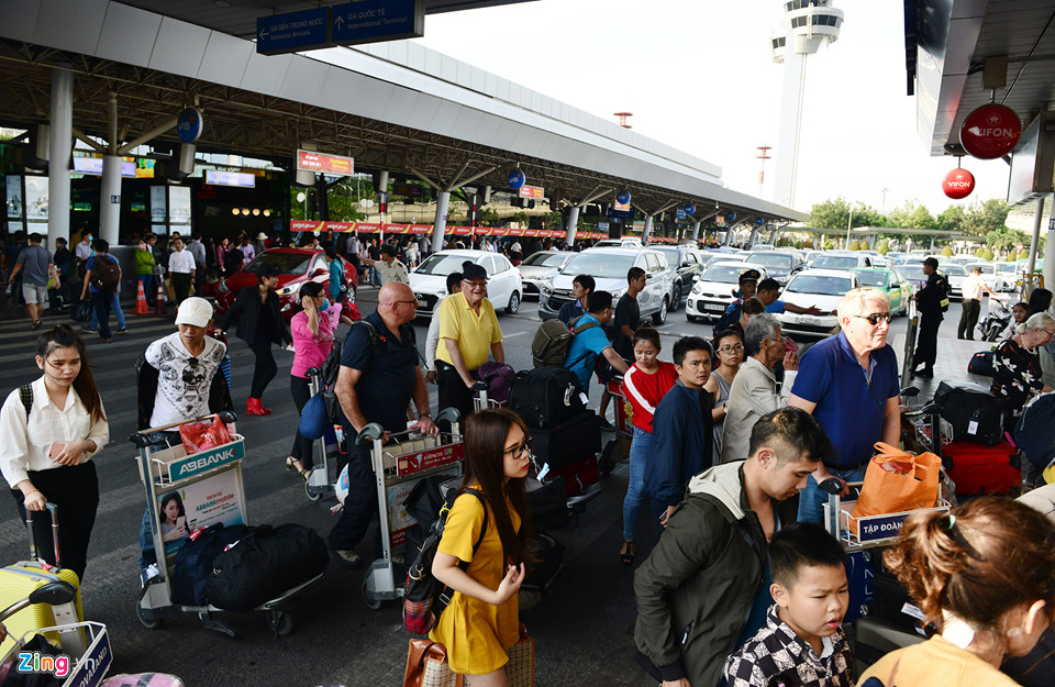 Nỗi ám ảnh ở sân bay Tân Sơn Nhất ngày cận Tết