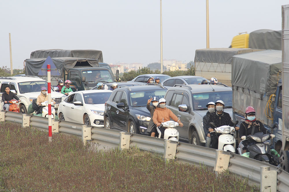 Video ảnh: Hà Nội: 8 điểm đen ùn tắc mới, giáp Tết chớ dại đi qua Video ảnh: Hà Nội: 8 điểm đen ùn tắc mới, giáp Tết chớ dại đi qua