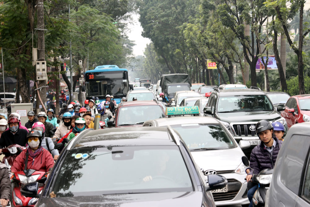 Video ảnh: Hà Nội: 8 điểm đen ùn tắc mới, giáp Tết chớ dại đi qua