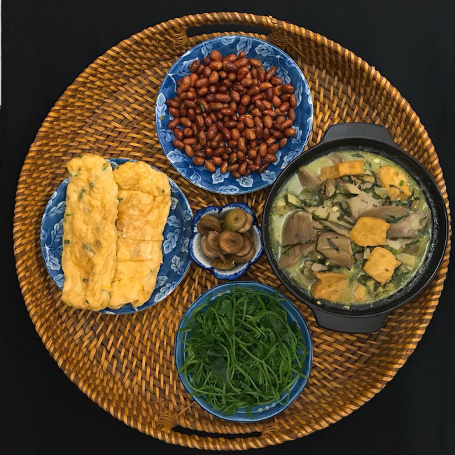 Tự hào khoe mâm cơm 30 phút cho ngày bận rộn giáp Tết, mẹ trẻ bị chỉ lỗi sai căn bản