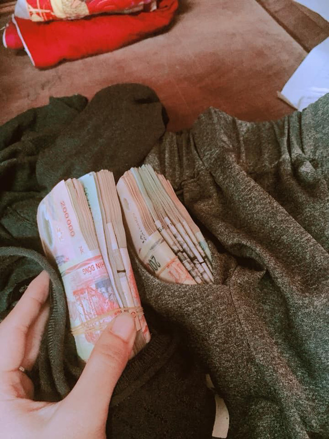 Bi hài chuyện con gái rượu phát hiện quỹ đen của bố, lên mạng xin kế để được chia phần trăm