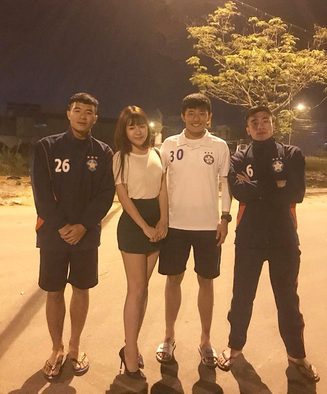 Fan lại phát hiện Lâm Tây và bạn gái tin đồn đang đi du lịch cùng nhau Fan lại phát hiện Lâm Tây và bạn gái tin đồn đang đi du lịch cùng nhau