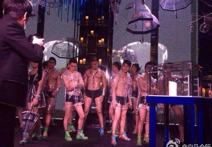 Thượng Hải truy quét câu lạc bộ trai bao cho quý bà