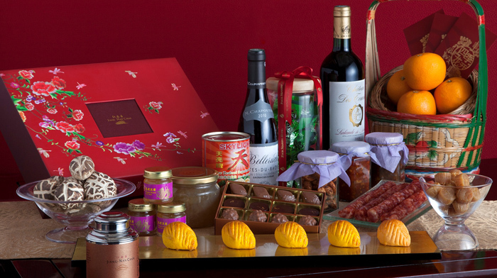 Những món quà nên và không nên tặng gia chủ dịp đầu xuân