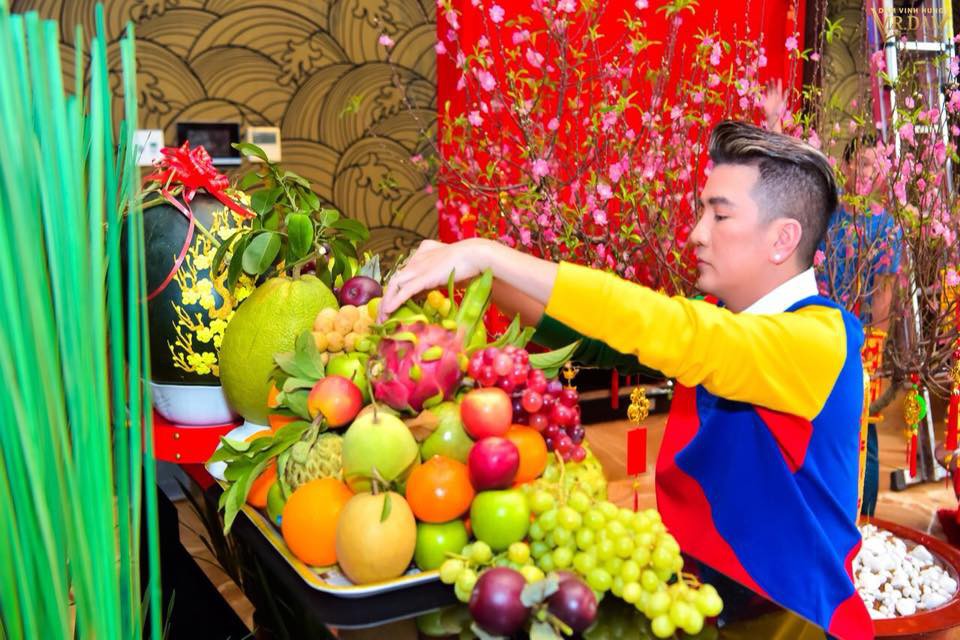 Đàm Vĩnh Hưng khoe căn biệt thự được trang trí hoành tráng, ngập sắc màu chuẩn bị đón Tết Nguyên Đán