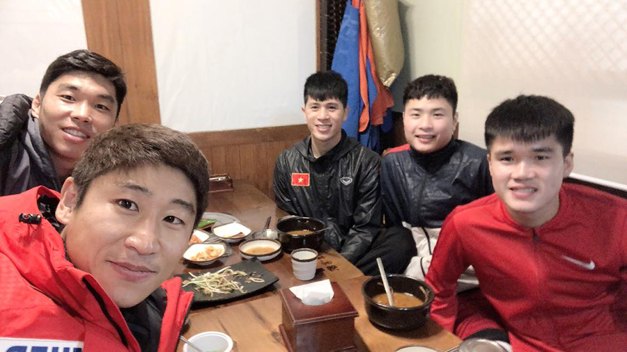 Thấy Trọng ỉn gầy rộc hẳn đi sau phẫu thuật, fan tức tốc gửi đồ ăn sang tận nơi vỗ béo