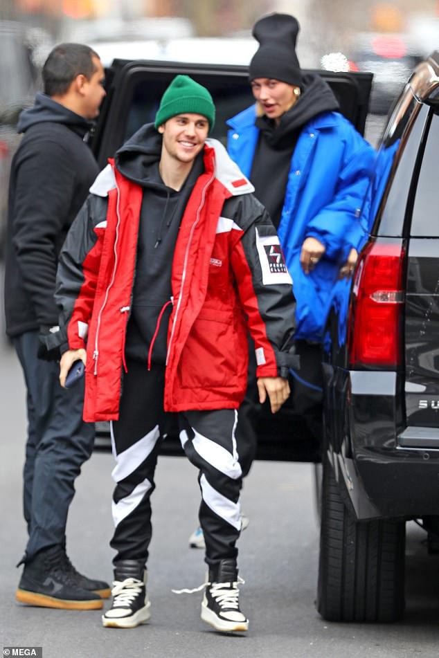 Liên tục dời ngày cưới, vợ chồng Justin Bieber có biểu hiện gì mà đập tan tin đồn trục trặc?