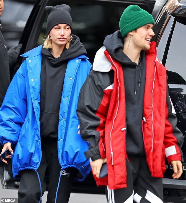 Liên tục dời ngày cưới, vợ chồng Justin Bieber có biểu hiện gì mà đập tan tin đồn trục trặc?