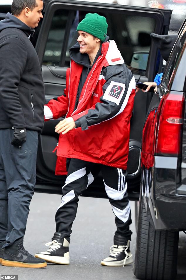 Liên tục dời ngày cưới, vợ chồng Justin Bieber có biểu hiện gì mà đập tan tin đồn trục trặc?