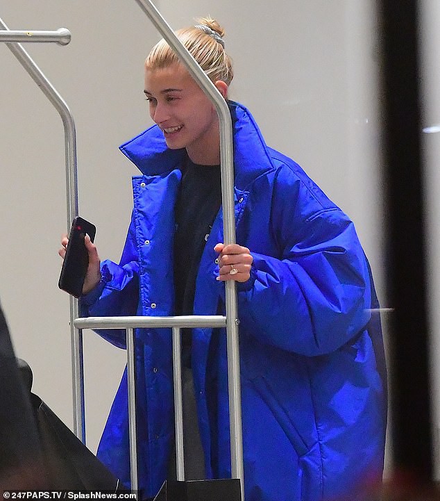 Liên tục dời ngày cưới, vợ chồng Justin Bieber có biểu hiện gì mà đập tan tin đồn trục trặc?