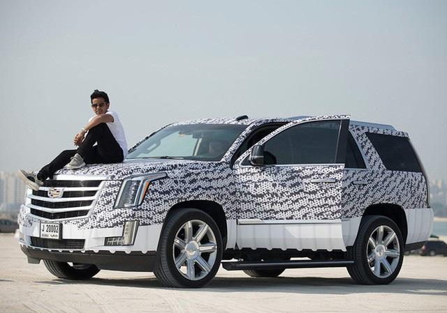 Mới 17 tuổi, thiếu gia Dubai đã là tay chơi chính hiệu, nuôi cả một vườn thú trong lâu đài