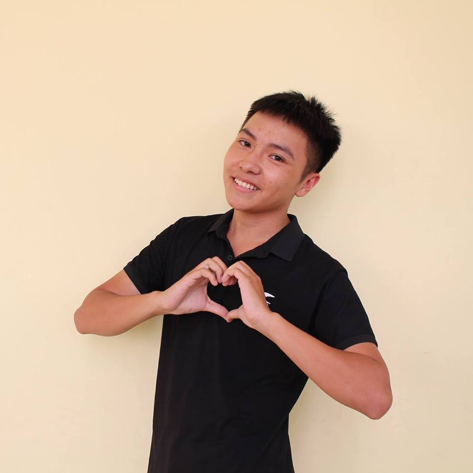 Giả gái xinh và duyên đến lạ lùng, nam sinh được các chàng trai thi nhau xin info vì giống con gái thật quá