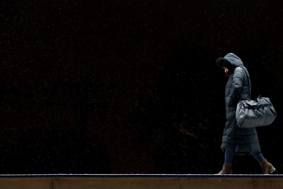 Nước Mỹ giữa đợt lạnh hơn cả Nam Cực: Thư ngừng chuyển, bia ngừng giao