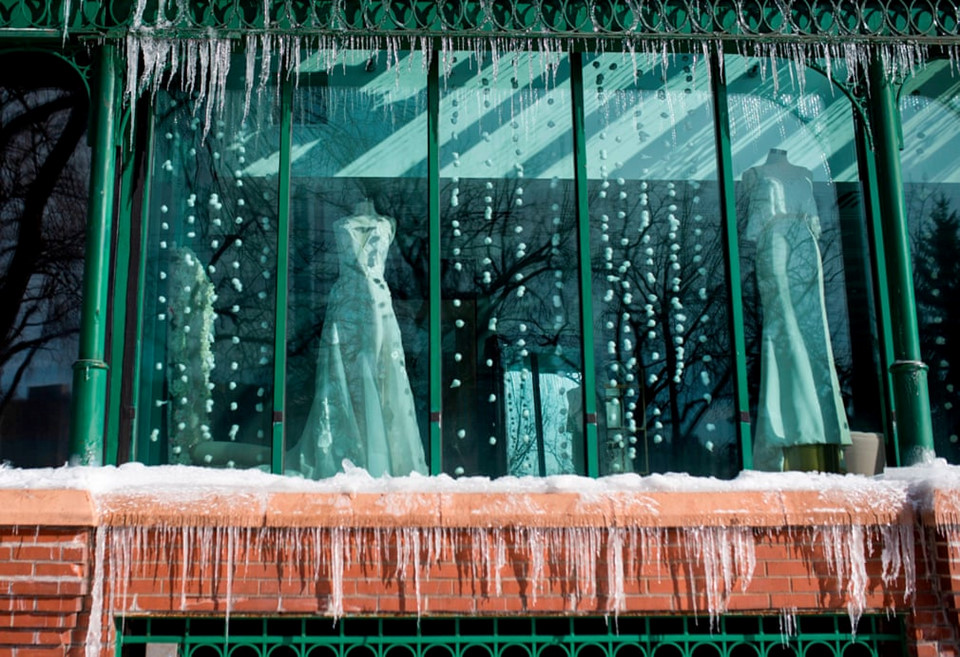 Nước Mỹ giữa đợt lạnh hơn cả Nam Cực: Thư ngừng chuyển, bia ngừng giao