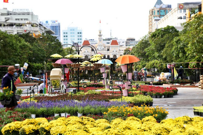 Cận cảnh đường hoa Nguyễn Huệ ở Sài Gòn trước giờ khai mạc đón Tết Kỷ Hợi 2019