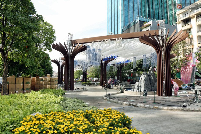 Cận cảnh đường hoa Nguyễn Huệ ở Sài Gòn trước giờ khai mạc đón Tết Kỷ Hợi 2019