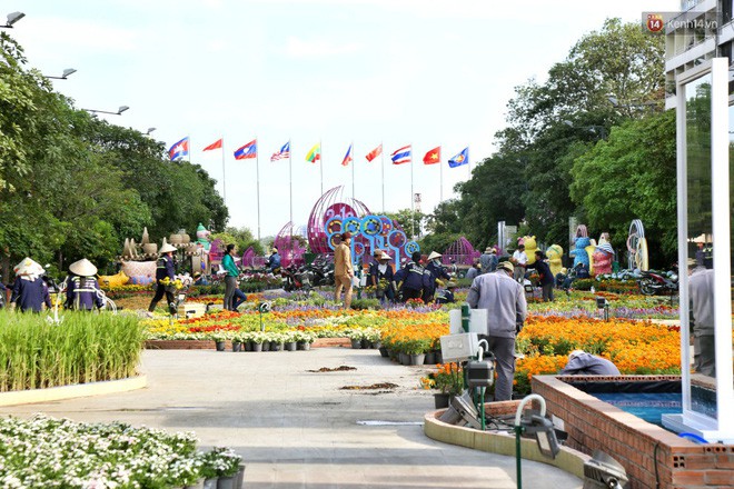 Cận cảnh đường hoa Nguyễn Huệ ở Sài Gòn trước giờ khai mạc đón Tết Kỷ Hợi 2019