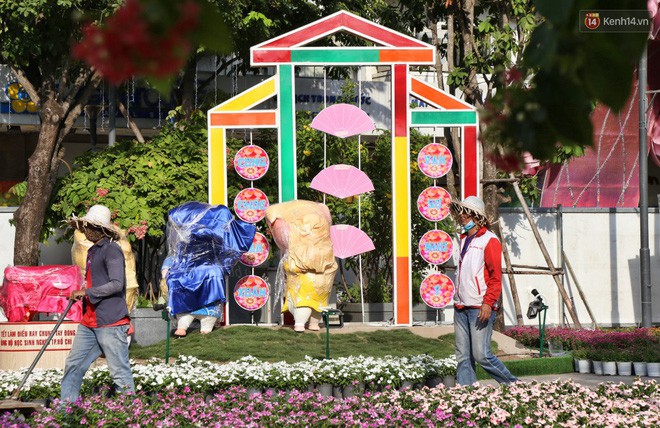 Cận cảnh đường hoa Nguyễn Huệ ở Sài Gòn trước giờ khai mạc đón Tết Kỷ Hợi 2019