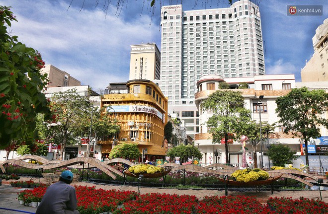 Cận cảnh đường hoa Nguyễn Huệ ở Sài Gòn trước giờ khai mạc đón Tết Kỷ Hợi 2019