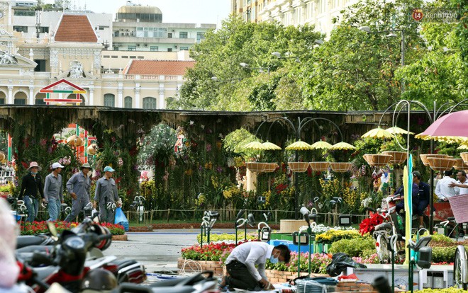 Cận cảnh đường hoa Nguyễn Huệ ở Sài Gòn trước giờ khai mạc đón Tết Kỷ Hợi 2019